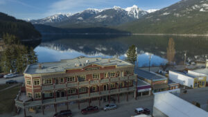 Kaslo Hotel Stellar Heliskiing Heli Skier